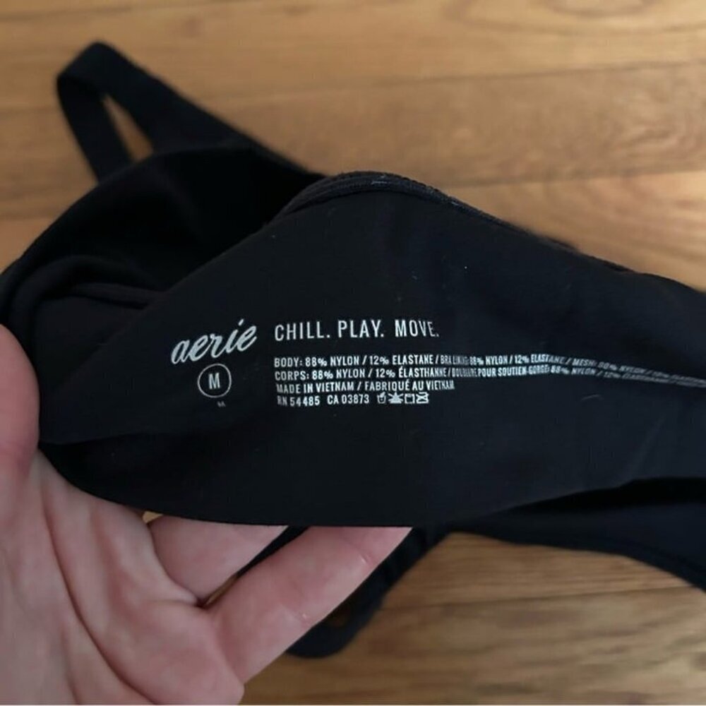 Aerie Women’s Black Seamless V-Neck Sports Athletic Bra Size Medium - Picture 5 of 5